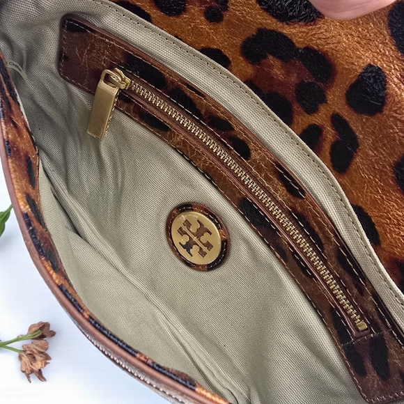 Tory Burch Ainsley Leopard Print Patent Leather Clutch Crossbody Gold Logo Bag - Picture 13 of 17